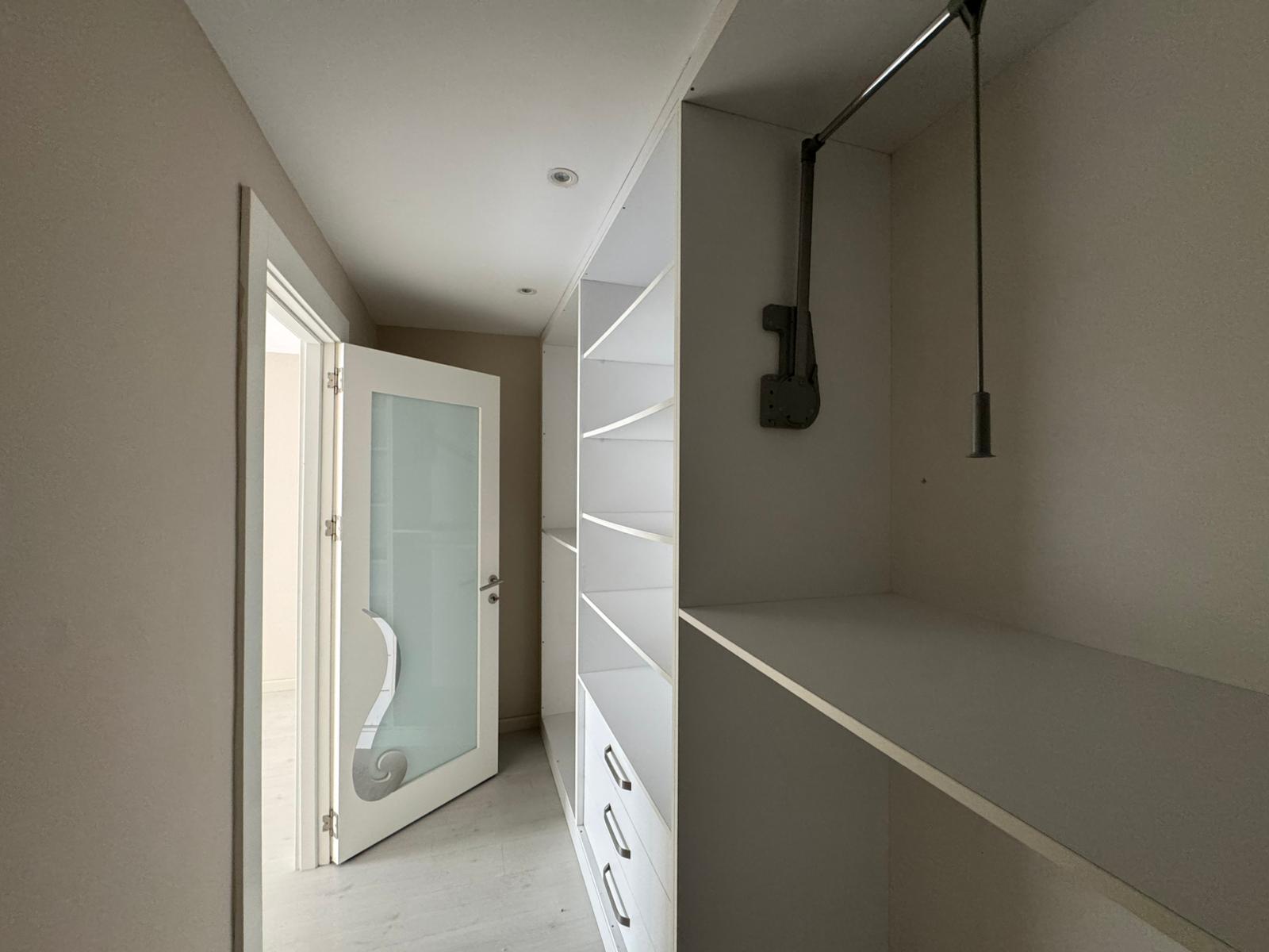 BEYAZEVLER SİTESİNDE 4+1 LÜKS DAİRE ( VATANDAŞLIK-İKAMET UYGUN )